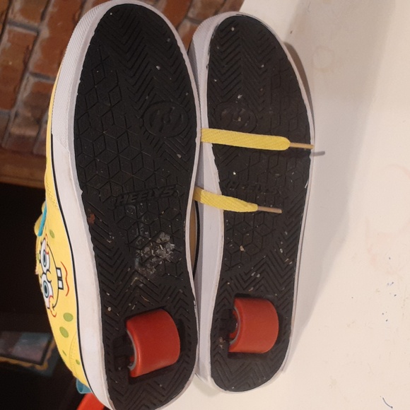 Heelys Yellow and Black SpongeBob Sneakers - Picture 5 of 5